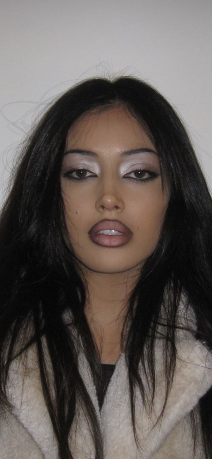 2000s Makeup Looks, Maquillage Goth, 90s Makeup Look, Festival Make Up, Maquillage On Fleek, Mekap Mata, Look Grunge, 90s Makeup, Swag Makeup