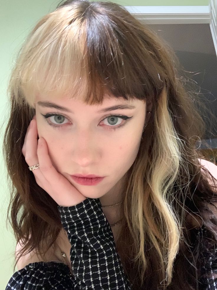 Half Brown Half Blonde Hair Split With Bangs, Color Blocking With Bangs, Bangs Half Dyed, Half And Half Bangs, Money Pieces Bangs, Color Blocking Bangs, Color Block With Bangs, Black Blonde Split Dye, Short Blonde Hair With Blue Highlights