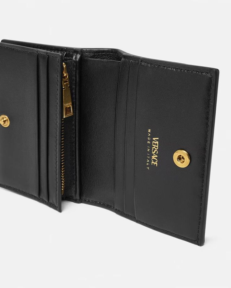 Medusa '95 Wallet | VERSACE US Wallet Craft, Pocket Notes, All Paper, Matches Fashion, Wallet Fashion, Black Box, Smooth Leather, Online Boutique, Card Slots