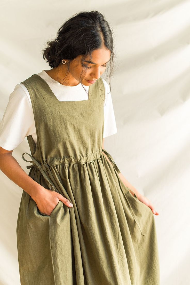 Olive Pinafore Dress, Side Tie Dress, Olive Clothing, Adjustable Dress, Earthy Outfits, Ribbon Dress, Mode Boho, Looks Street Style, Apron Dress