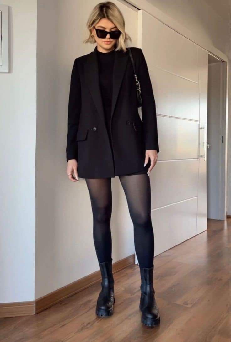 Flat Boots Work Outfit, Wealthy Outfit Aesthetic, Short Coats Outfit, Pub Drinks Outfit, Autumn Formal Outfit, Outfit Vestido Invierno Casual, Leather Skinnies Outfit, Job Party Outfit, Dark Acamedia Outfits