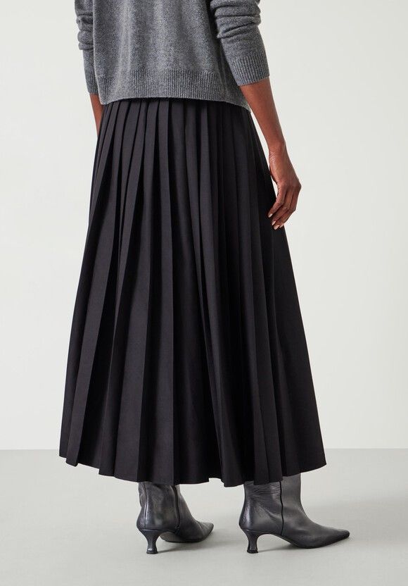 Violet Wool Maxi Skirt Spring Long Wool Skirt, Chic Pleated Skirt With Wide Hem, Flowy Maxi Skirt For Fall Workwear, Spring Wool Midi Skirt, Wool Relaxed Skirt For Spring, Wool Relaxed Fit Skirt For Spring, Elegant Wool Pleated Skirt With Lining, Formal Winter Pleated Skirt, Formal Pleated Skirt For Winter