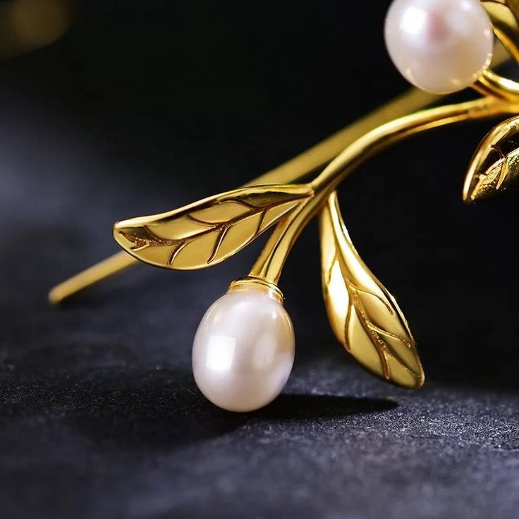 Elevate your elegance with these exquisite silver 18K Gold-Plated Leaf and Pearl Earrings. These stunning earrings feature intricately designed gold-plated leaves that shimmer with a delicate, natural beauty. Adorned with lustrous pearls, they are perfect for any occasion. These earrings effortlessly blend nature-inspired elements with classic glamour, making them a must-have addition to your jewelry collection. Whether you're dressing up for a special event or adding a touch of luxury to your e Silver Wire Earrings, Natural Pearl Earrings, Olive Leaves, Studded Necklace, Olive Leaf, Pearl Earrings Dangle, Threader Earrings, Delicate Earrings, Keep Jewelry