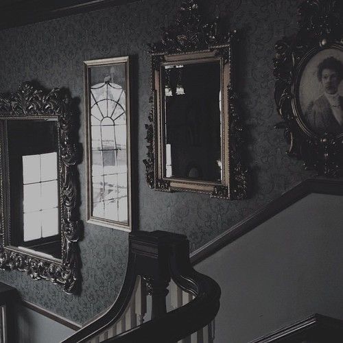 Goth Aesthetic Victorian, Haunted Mansion Aesthetic, Victorian Goth Aesthetic, Dark Victorian Aesthetic, Era Victoria, Teenage Room Decor, Gothic Interior, Gellert Grindelwald, Draco Malfoy Aesthetic