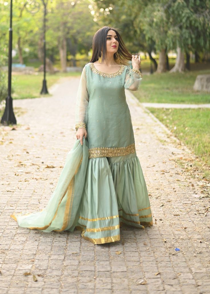 Garara With Long Shirt, Gharara Shirt Designs, Stylish Dress Designs For Wedding, Simple Garara Dress, Grara Dress Indian Weddings, Simple Sharara Designs Latest, Garara Designs Latest, Organza Gharara, Gharara Designs