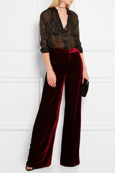 Celebrity Fashion Trends, Christmas Look, Velvet Trousers, Accessories Inspiration, Velvet Pants, Velvet Fashion, Pantalon Large, Fall Fashion Trends, Leg Pants