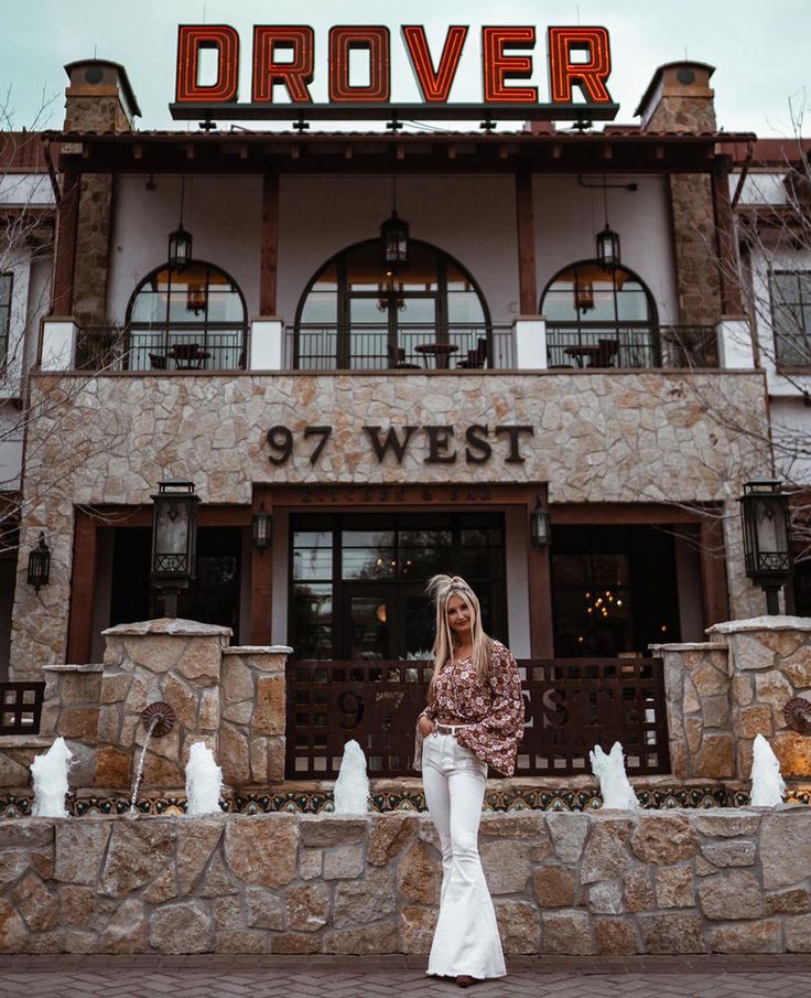 Stockyards Outfit, Ft Worth Stockyards, Texas Rodeo, Fort Worth Stockyards, Visit Texas, Southern Outfits, Rhinestone Fringe, Bottom Jeans, Fort Worth Texas