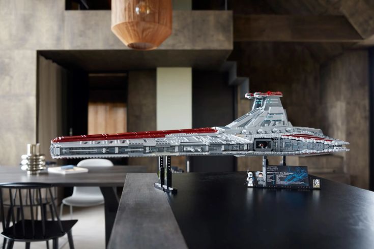 LEGO Star Wars Venator-Class Republic Attack Cruiser 75367 set displayed on a table. Rex Star Wars, Lego Clone Wars, Republic Gunship, Imperial Star Destroyers, Star Wars Minifigures, Captain Rex, Space Battles, Lego Room, Lego Storage