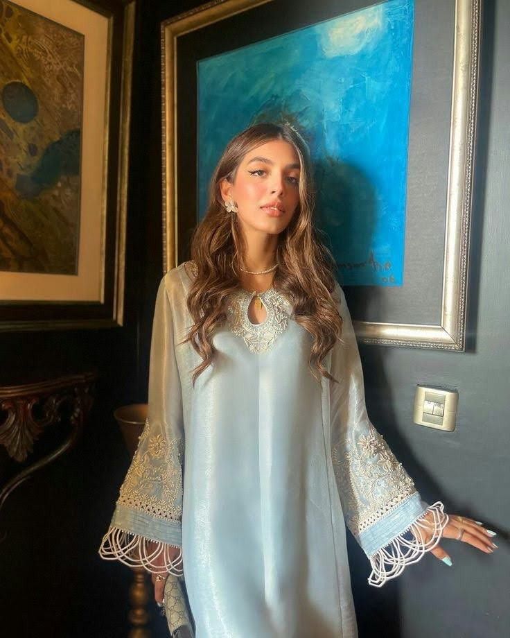 Eid Dresses Pakistani 2024, Eid Outfit Inspo 2024 Pakistani, Eid Outfit Ideas Pakistani 2024, 2024 Eid Outfits, Eid Inspo Outfits Pakistani, Eid Outfit Inspo 2024, Eid Outfits 2024, Pakistani Heavy Dresses, Elegant Suits For Eid