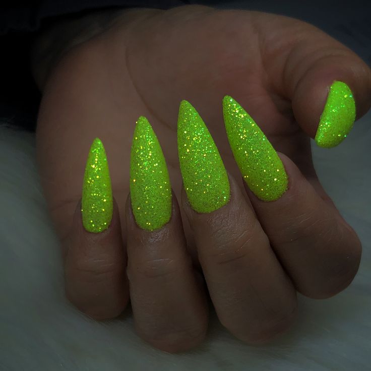 Raw neon glitter ✨ Yyaassss Bright Green Glitter Nails, Neon Green Sparkle Nails, Neon Green And Gold Nails, Neon Green Glitter Nails, Neon Green Black Nails, Clear Green Nails, Neon Green Nail Designs, Neon Nails Green, Neon Green Nails Design