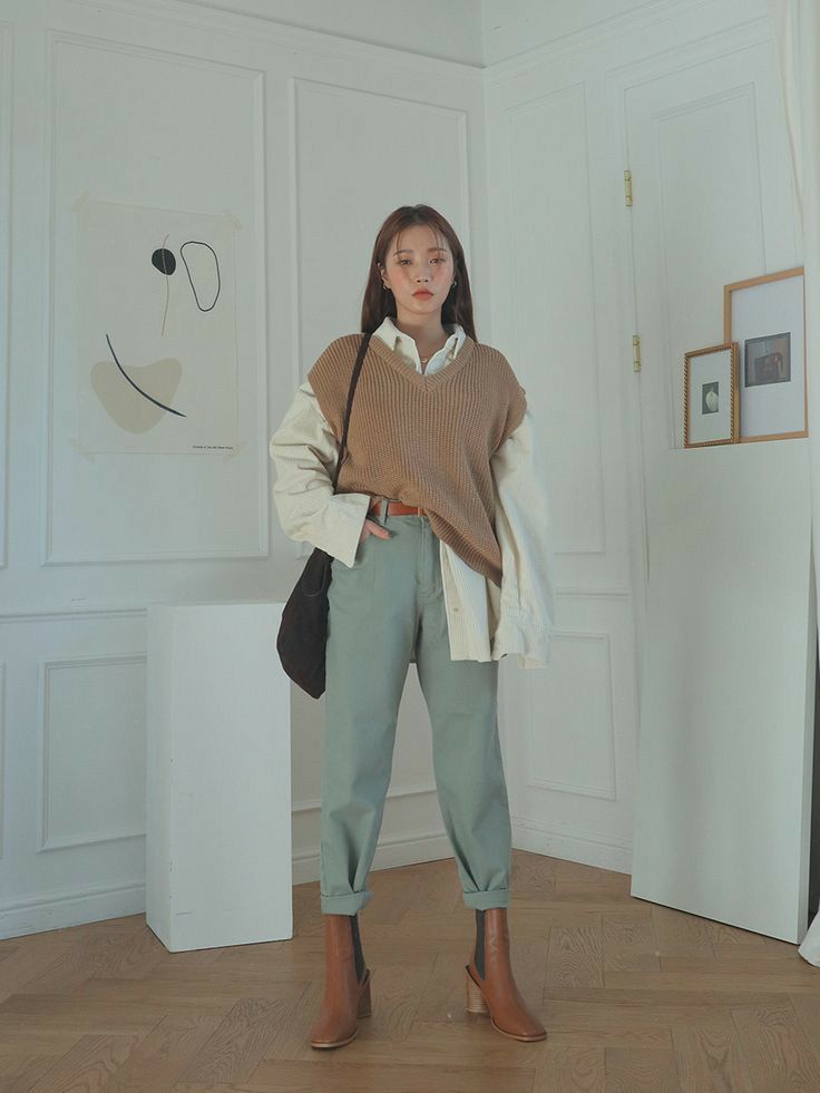 Travel Outfit Spring, Mode Ulzzang, Corduroy Shirt, Korean Girl Fashion, Color Fashion, Soft Grunge, Korea Fashion, 가을 패션, Outfits Casual