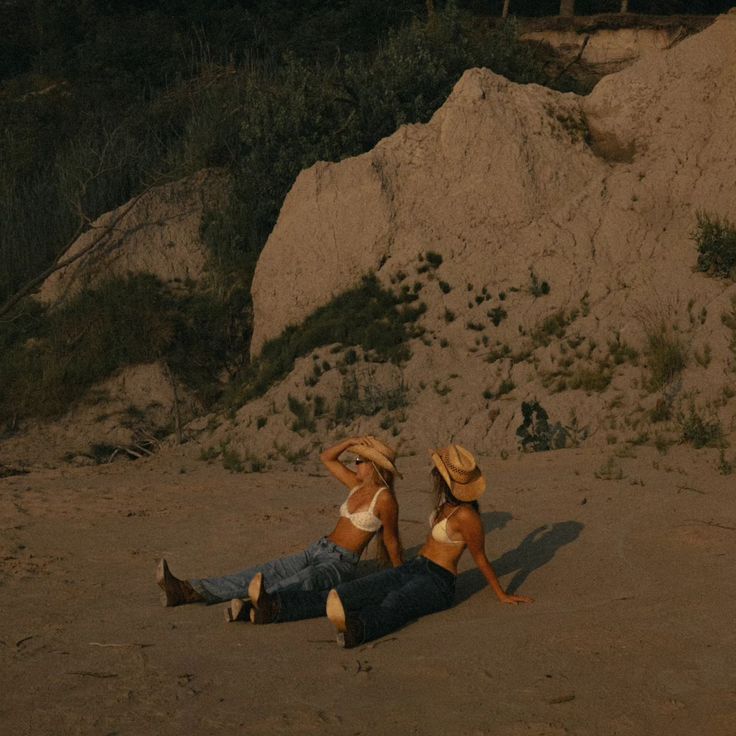 Desert Cowgirl Aesthetic, Hawaiian Cowgirl, Coastal Cowgirl Photoshoot, Vintage Coastal Aesthetic, Coastal Cowboy Aesthetic, Beach Cowgirl Aesthetic, Vintage Cowgirl Aesthetic, Surfer Cowgirl, California Cowgirl