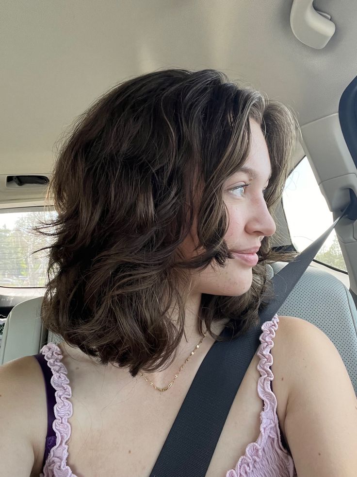 Short Haircut On Wavy Hair, Short Natural Wavy Hair With Layers, Wavy Layered Haircuts Short, Womens Short Haircut With Curtain Bangs, Shirt Wavy Hair With Bangs, Layered Hair Medium Wavy Shoulder Length, Wavy Layers Short, Layers On Short Wavy Hair, Short Wavy Hair Layers Shoulder Length