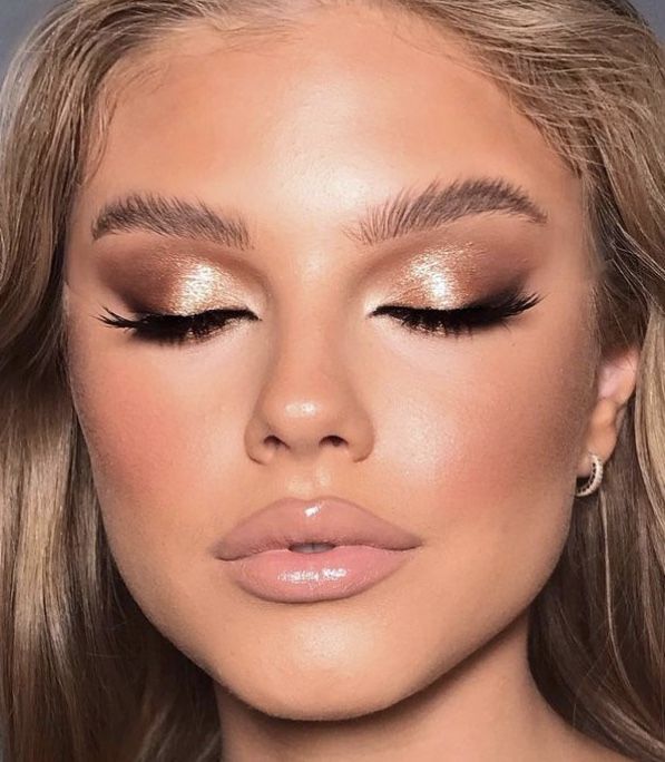 Brown Eyes Gold Eyeshadow, Gold Glamour Makeup, Bronze Shimmer Eye Makeup, Natural Prom Eyeshadow, Natural Gold Eyeshadow Looks, Glory Skin Makeup, Gold Formal Makeup Looks, Bright Inner Corner Eyeshadow, Shimmer Eye Makeup Looks