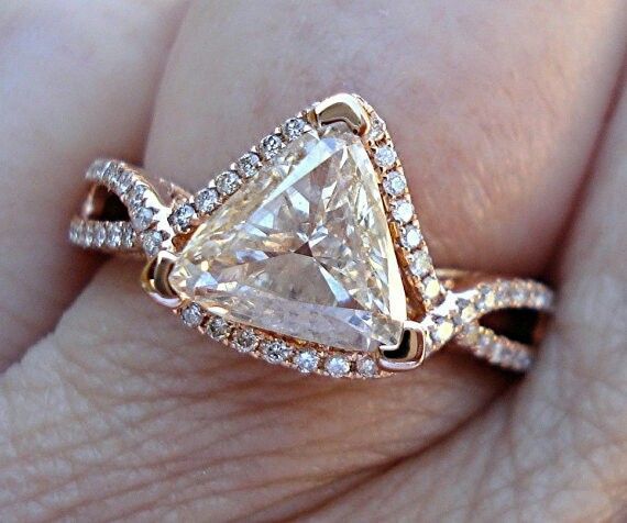 Trillion morganite Trillion Cut Engagement Ring, Trillion Cut Ring, Triangle Diamond Ring, Solitaire Ring Designs, Large Diamond Rings, Trillion Ring, Wedding Rings Emerald Cut, Engagement Ring Yellow Gold, Classic Engagement Ring Solitaire