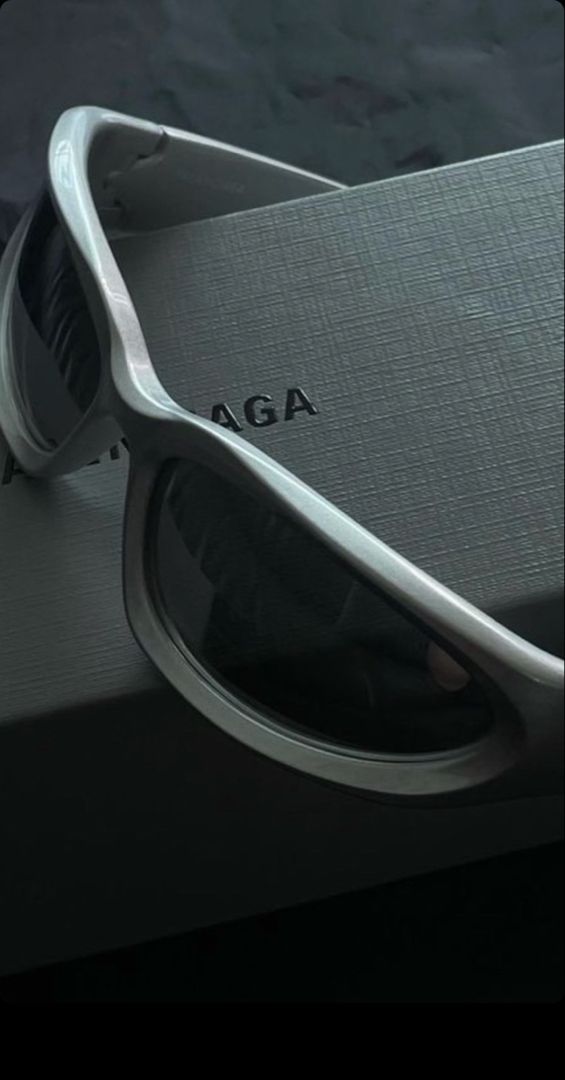 Balenciaga Shades, Shade Sunglasses, Dark Pics, Inspiration Moodboard, Balenciaga Sunglasses, Sunglasses Luxury, Game Outfit, Sunglasses White, Football Game Outfit