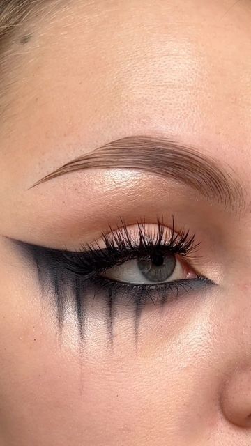 High Fae Makeup, Ghost Eye Makeup, Ghost Makeup Halloween, Maquillage Halloween Simple, Pelottava Halloween, Spooky Makeup, Halloweenský Makeup, Holloween Makeup, Cute Halloween Makeup