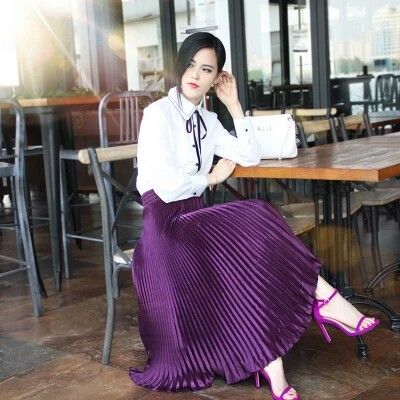 Long Pleated Skirts, Pleated Skirt Outfit, Flare Maxi Skirt, Maxi Skirt Style, Pleated Skirt Dress, High Waisted Pleated Skirt, Pleated Long Skirt, Pleated Shirt, Comfy Clothes