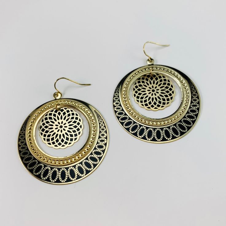 Nwot Disc Dangle Earrings | One Large Disc With Cutout In Center And Smaller Disc Dangle Inside The Large One | Old Tone And Black With Geometric Design | Gold Tone Ear Wires | Length Is 2.25” Round Metal Danglers For Pierced Ears, Ear Wires, Gold Black, Geometric Design, Gold Tones, Dangle Earrings, Size 2, Jewelry Earrings, Women Jewelry