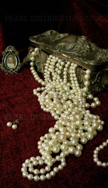 Atropos Aesthetic, Pearls Dark Aesthetic, Red Mermaid Aesthetic, Vintage Pearls Aesthetic, Cancerian Aesthetic, Pearls Aesthetic, Pearl Aesthetic, Victorian Vampire, Pearl Love