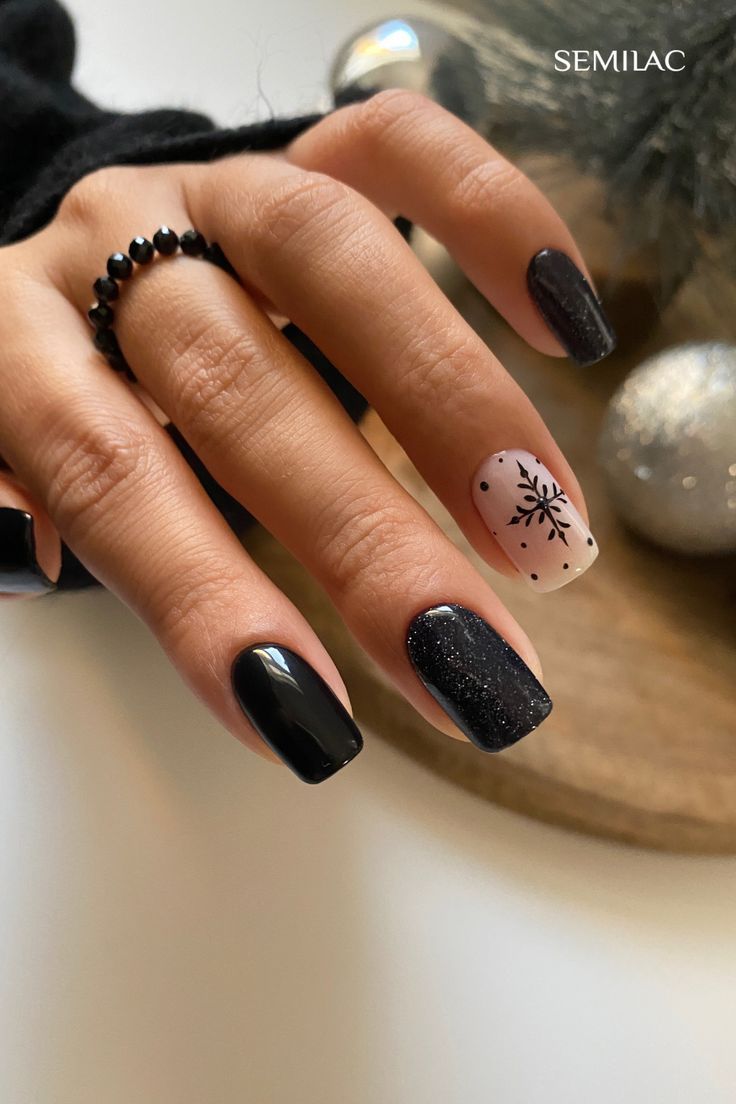 Black Christmas Nails, Christmas Nails 2023, Snow Nails, Black Nails With Glitter, December Nails, Snowflake Nails, Christmas Nails Acrylic, Nails 2023, Festival Nails