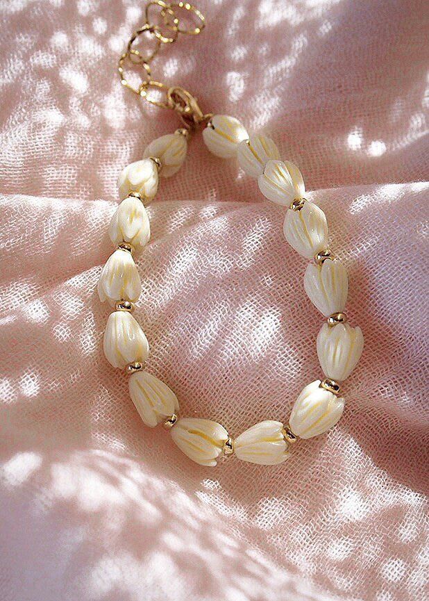 This ivory white pikake bead bracelet symbolizes Hawaii and its natural beauty. It features carved pikake flowers reminiscent of flower leis and perfect solo or stacked with our other bracelets.✦ DETAILS ✦✧ Name: Aloalo (ah LO ah LO) - Loved by many.✧ Adjustable Length from 6.5"-8".✧ 7mm Carved Resin Pikake Flowers.✧ 18kt Gold Filled with lobster clasp.✧ All Ke Aloha Jewelry pieces come packaged thoughtfully, beautifully, and ready for gift giving.✧ Unless otherwise noted in the listing descript Hawaii Jewelry Aesthetic, White Carved Bracelet Jewelry, Carved White Bracelet Jewelry, White Carved Bracelet, Hawaiian Jewelry Aesthetic, Delicate White Hand-strung Bracelets, Hawaiian Beaded Bracelets, Hawaiian Flower Bracelet, Vintage White Flower Bracelets