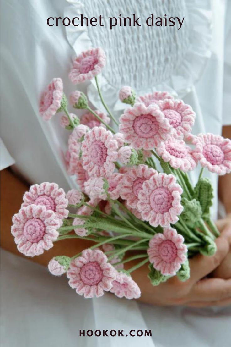 crochet daisy free pattern with instructions to make it in the shape of a bouquet