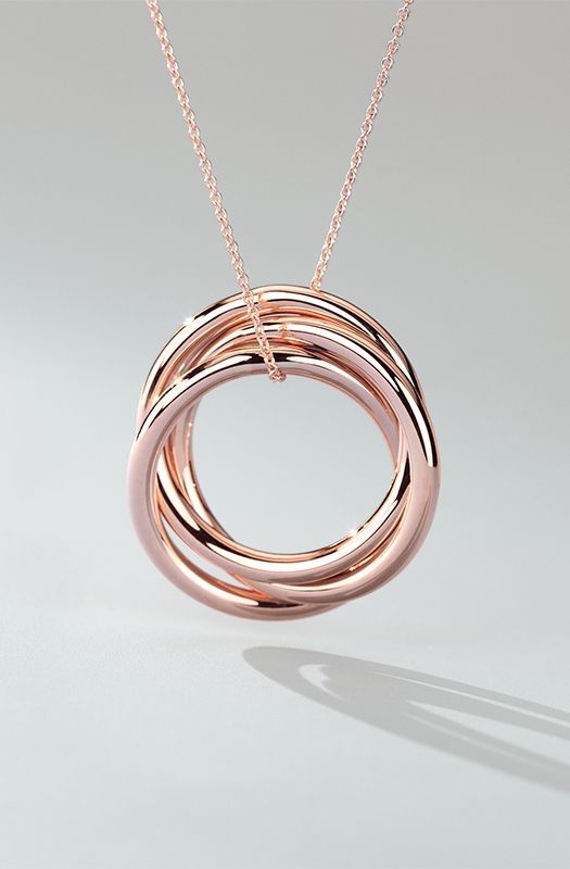 Rose gold is having a moment! It’s time to fall in love with this beautiful blush-colored jewelry from Blue Nile. Rose Gold Jewelry, Blue Nile, Stunning Jewellery, Rose Gold Necklace, Dainty Jewelry, Pandora Jewelry, Jewelry Diy, A Rose, Jewellery Display