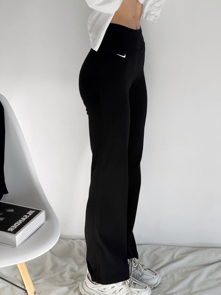 Pants For Women Fashion, Gym Outfits Aesthetic Sweatpants, Cute Gym Wear, Nike Dryfit Outfit, Pretty Gym Outfits, Graduation Outfit Inspiration, Excersise Outfits Women, Practice Outfits Aesthetic, Gym Aesthetic Women Outfits