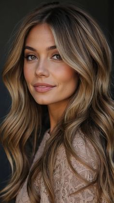 Fall Hair Blonde Highlights, Fall Hair Dark Blonde, Bronde Balayage Winter, Bronde Balayage Cool Tone, Sandy Bronde Haircolor, Winter Bronde Haircolor, Darker Hair With Highlights, Dark Blonde Lob, Light Brunette Hair With Highlights