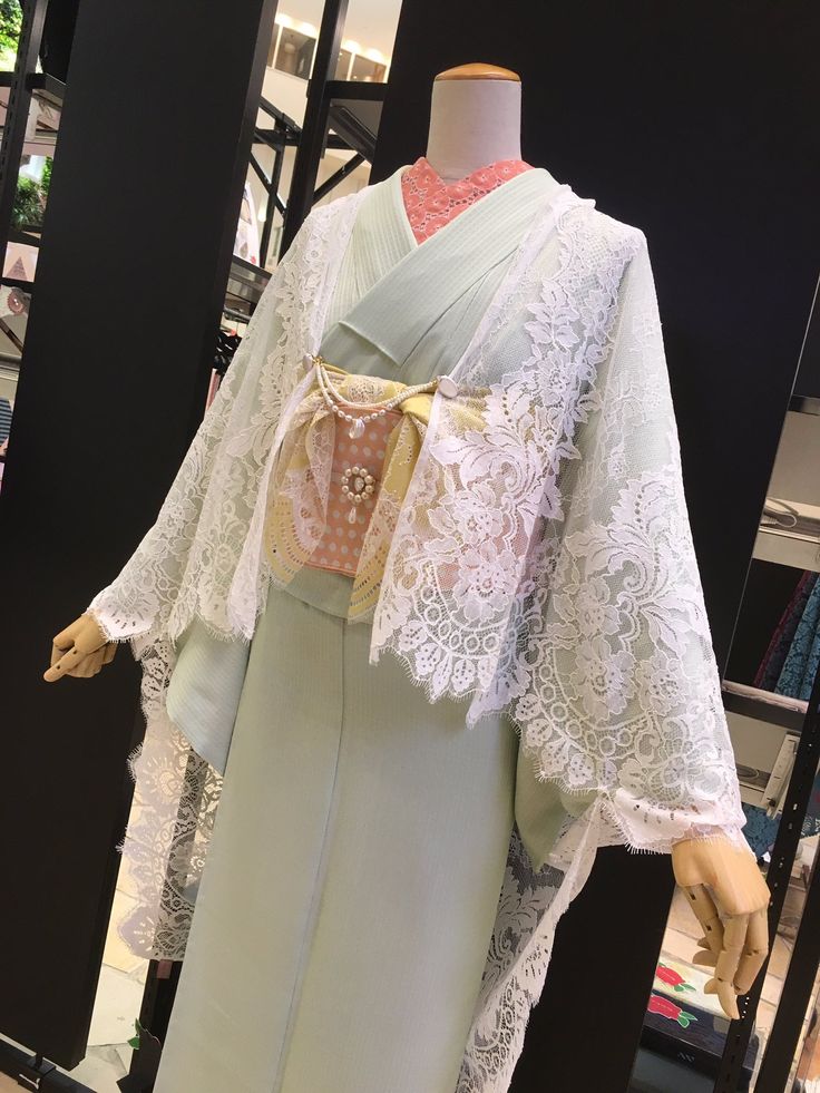 Modern Yukata, Simple Kimono, Taisho Roman, Japanese Traditional Clothing, Japanese Costume, Modern Kimono, Kimono Design, Vogue Beauty, Kawaii Dress