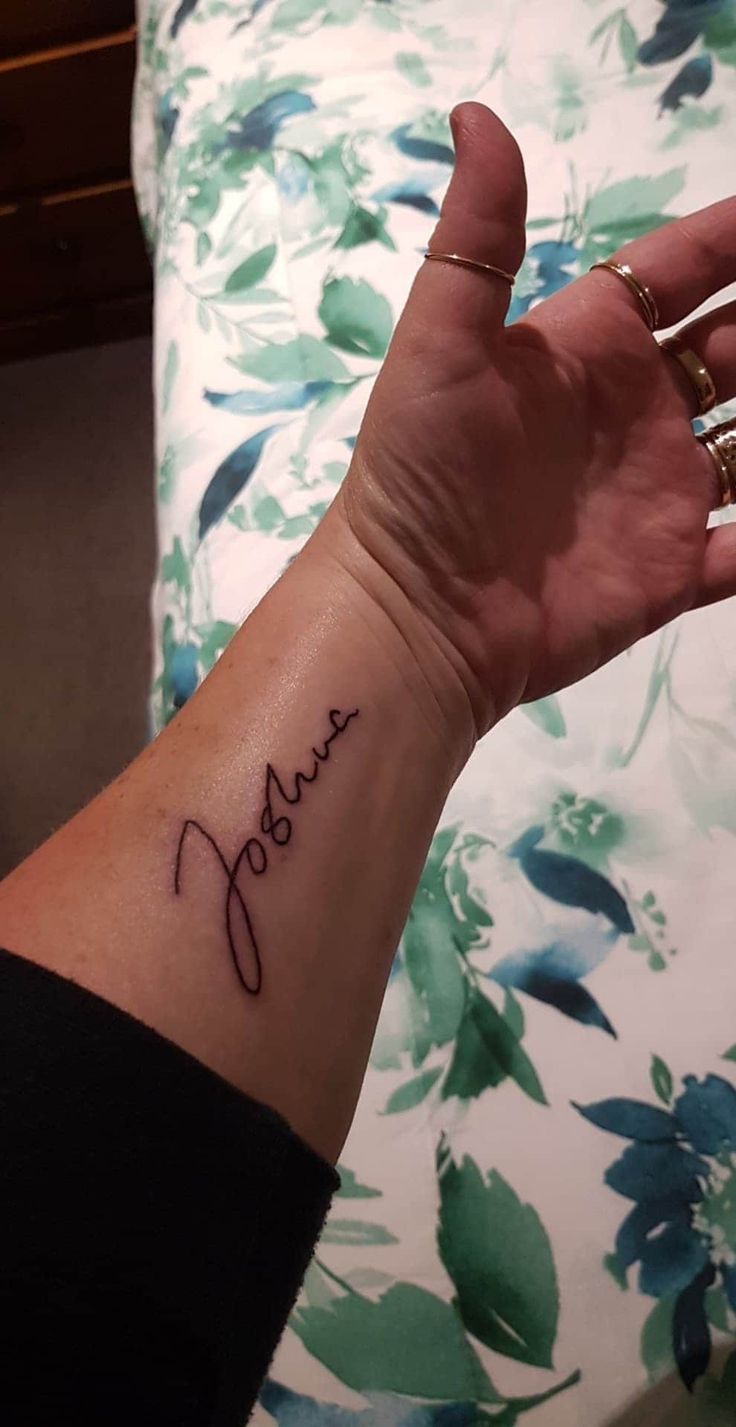 a woman's wrist tattoo with the word do something written in cursive writing