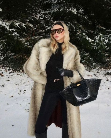 new york winter outfit | winter fits | aesthetic winter outfit | fur coat outfit | winter style inspo Kate Moss Winter Outfits, Fur Gloves Outfit, Mob Wife Outfit 2024, Winter Outfits Fur Coat, Winter Fits Snow, White Faux Fur Coat Outfit, Winter Fashion 2024, Fur Coat Winter Outfit, Cute Warm Winter Outfits