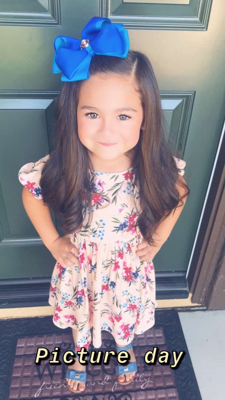 Spring Pictures Hairstyles Kids, Kindergarten Picture Day Hairstyles, Picture Day Kindergarten Hair, Picture Day Hairstyles Toddler, Fall Picture Day Hairstyles For Kids, Prek Picture Day Hair, Hairstyles With Big Bows, Easy Picture Day Hair, School Picture Day Outfit Kindergarten