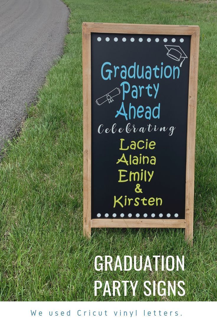 a graduation party sign sitting in the grass with congratulations written on it and an arrow pointing to