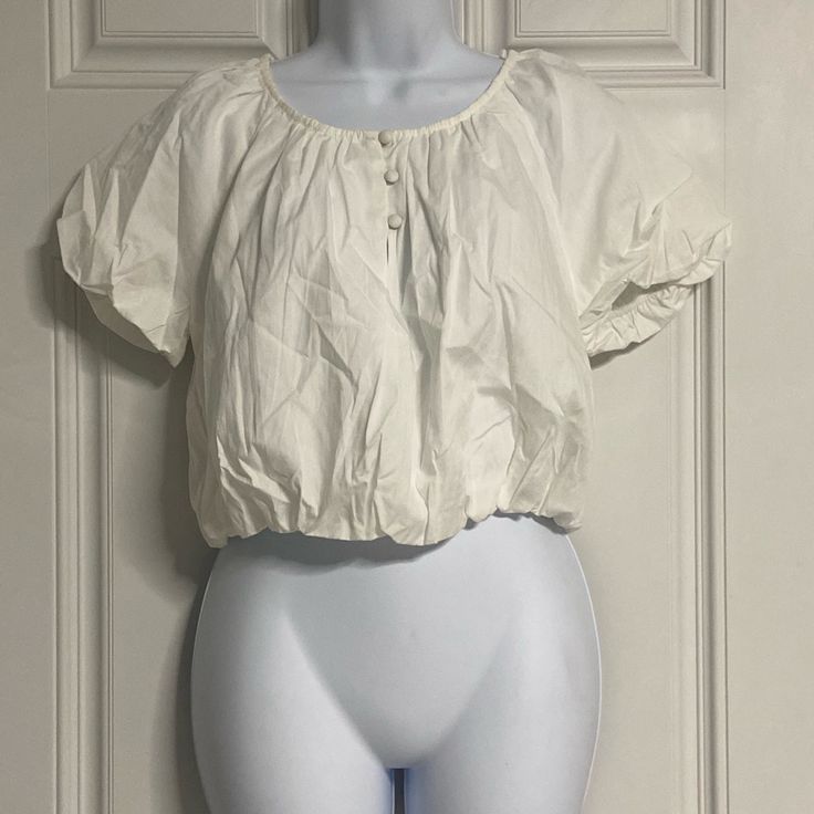 Nwt., Cropped Top With Elastic, Balloon Sleeve And Hemline. Measures Appropriate: Pit To Pit- 19in. Length- 16in. Please See Photos For Added Info. Polka Dot Crop Top, Crop Top With Jeans, Anthropologie Jeans, Floral Lace Tops, Ruffle Crop Top, Cotton Crop Top, Crop Top Tees, Small Crop Tops, Anthropologie Top