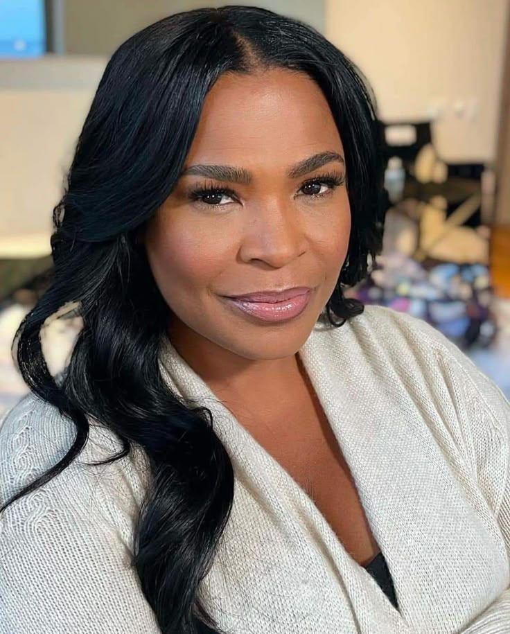 Nia Long Hairstyles, Nia Long Makeup, Nia Long Style, Nia Long Hair, Age Makeup, Middle Part Hairstyles, Nia Long, Fashion Makeover, Prince Of Bel Air