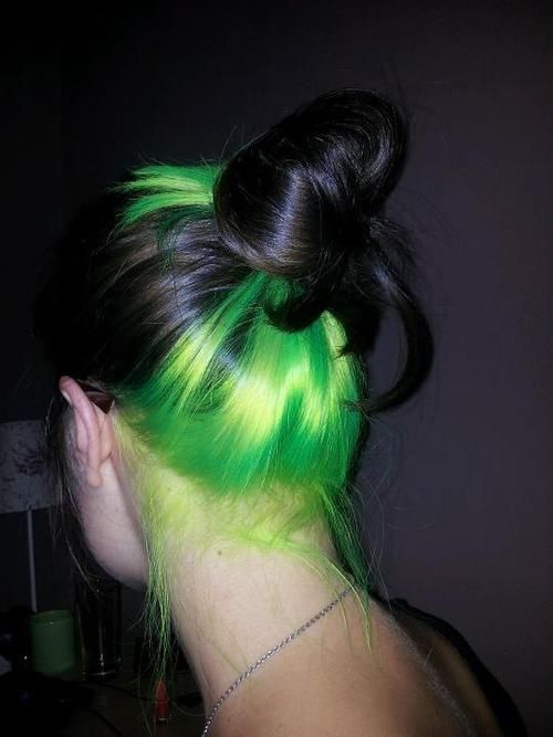 Jet Black Hair Vibrant Neon Green Underneath. Thinking about this Green And Black Hair, Black And Green Hair, Neon Green Hair, Hidden Hair Color, Underlights Hair, Split Dyed Hair, Hair Color Underneath, Peekaboo Hair, Hair Color Streaks