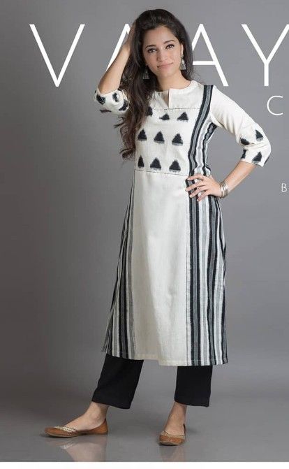 Beautiful cotton kurti . Cotton Kurties, Kurti Dress, Indian Designs, Simple Kurta Designs, Kurta Style, Designer Kurti Patterns, Salwar Designs, Kurti Designs Latest, Long Kurti Designs