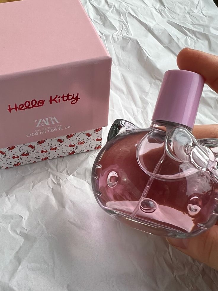 Profumo Victoria Secret, Koleksi Parfum, Hello Kitty Aesthetic, Mia 3, Perfume Lover, Hello Kitty Pictures, Hello Kitty Items, Hello Kitty Collection, Perfume Collection