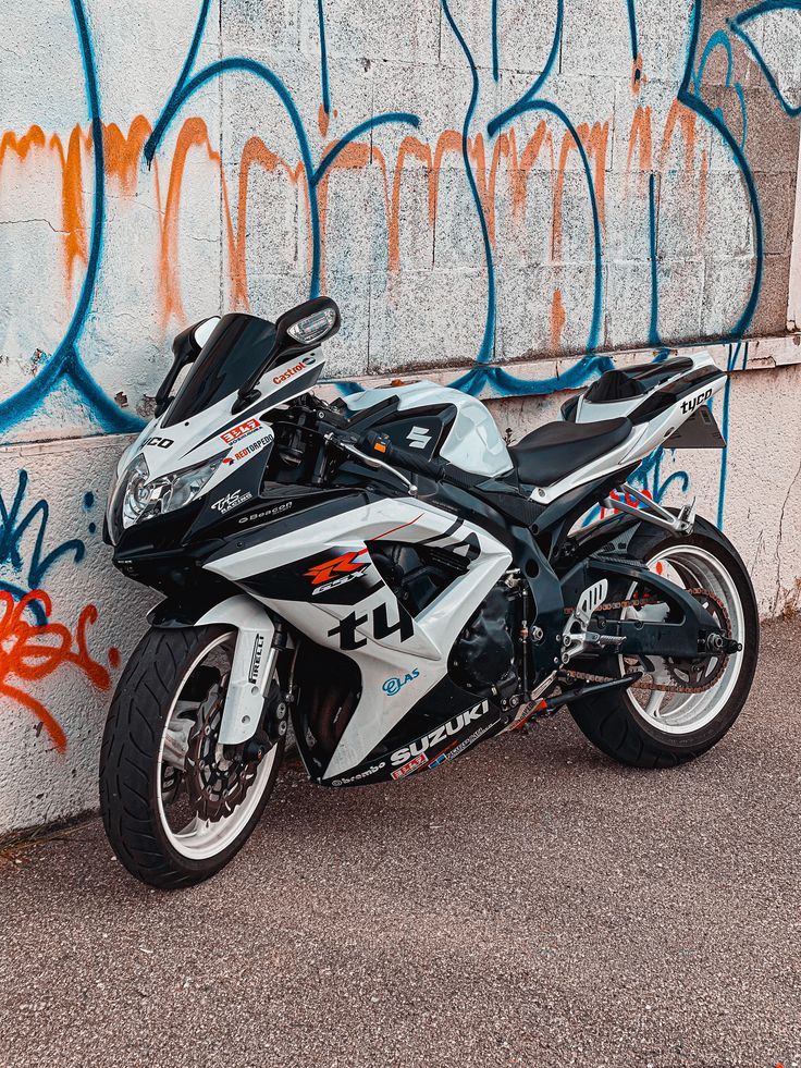 Suzuki GSX-R 750 k8

#suzukits125 #suzukiescudo #suzukicycles #suzukihayabusa #suzukigsx #suzukigsxr600 #suzukibandit #suzukiracing #suzukiindonesia #suzukitchen Suzuki Ts125, Suzuki Gsx 600, Suzuki Gsx R 750, Suzuki Gsx R 600, Suzuki Bikes, Duke Bike, Motocross Love, Suzuki Bandit, Suzuki Gsx R