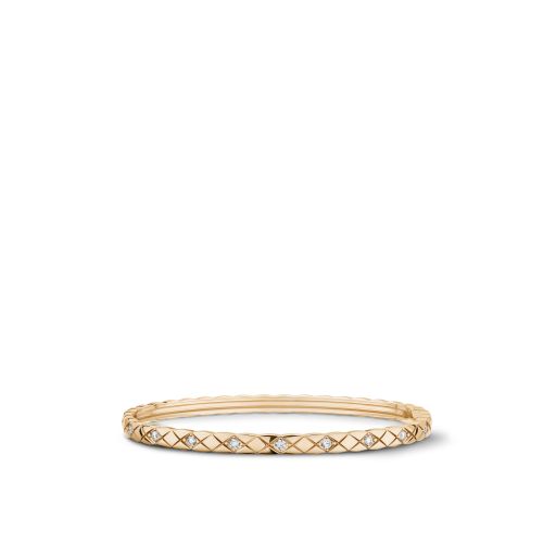 Find CHANEL Coco Crush Bracelet on Editorialist. Quilted motif, 18K yellow gold, diamonds Coco Crush Bracelet, Chanel Fine Jewelry, Chanel Coco Crush, Coco Crush, Chanel Bracelet, Mini Bracelet, Jewelry Chanel, Gabrielle Chanel, Shopping Chanel