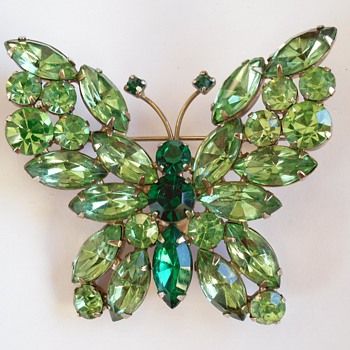 Vintage WEISS Green Rhinestone BUTTERFLY Brooch Pin Rhinestone Costumes, Vintage Rhinestone Jewelry, Walmart Jewelry, Butterfly Pin, Insect Jewelry, Antique Brooches, Butterfly Jewelry, Butterfly Brooch, Vintage Jewels