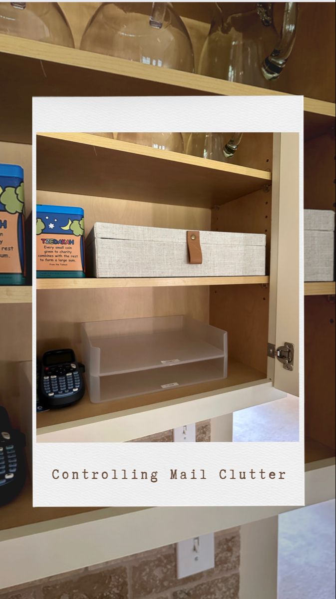 there are many items on the shelves in this kitchen that is organized with labels and magnets