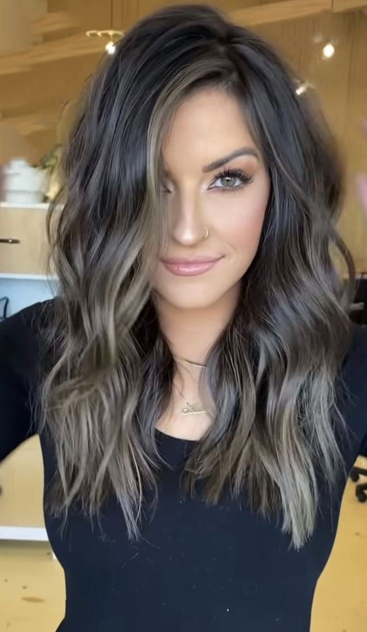 Rambut Brunette, Brunette Hair With Highlights, 2023 Hair, Fall Blonde, Brunette Balayage Hair, Brown Hair Balayage, Mom Hairstyles, Balayage Brunette, Hair Color And Cut