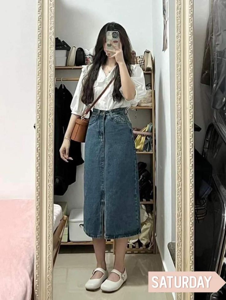 Denim Skirt From Jeans, Style Your Shirt, Skirt From Jeans, How To Style Braids, Denim Skirt Looks, Style A Denim Skirt, How To Style A Denim Skirt, Denim Skirt Style, Denim Skirt Outfit Ideas