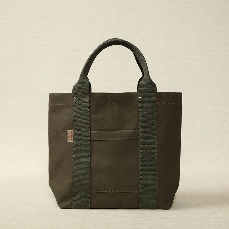 Heavy weight canvas medium tote in khaki green 16.5" x 5.5" x 12.6" Made in Japan Threadline is a Japanese-manufactured line of heavy canvas bags designed for everyday use. Japan Bag, Canvas Bag Design, Circle Outline, Bag Icon, Canvas Bags, Medium Tote, Cotton Tote Bag, Bag Canvas, Cotton Totes