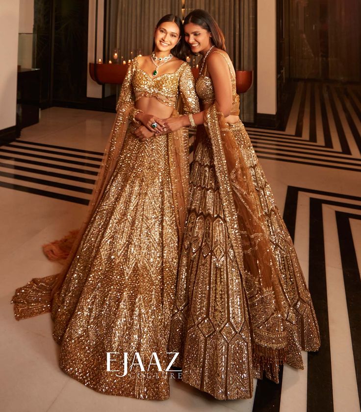 Reception Brides Indian, Glitter Lengha, Gold Reception Lehenga, Reception Jwellery, Walima Lehnga, Expensive Lehenga, Copper Lehenga, Indian Party Outfits, Gold Lehenga Bridal