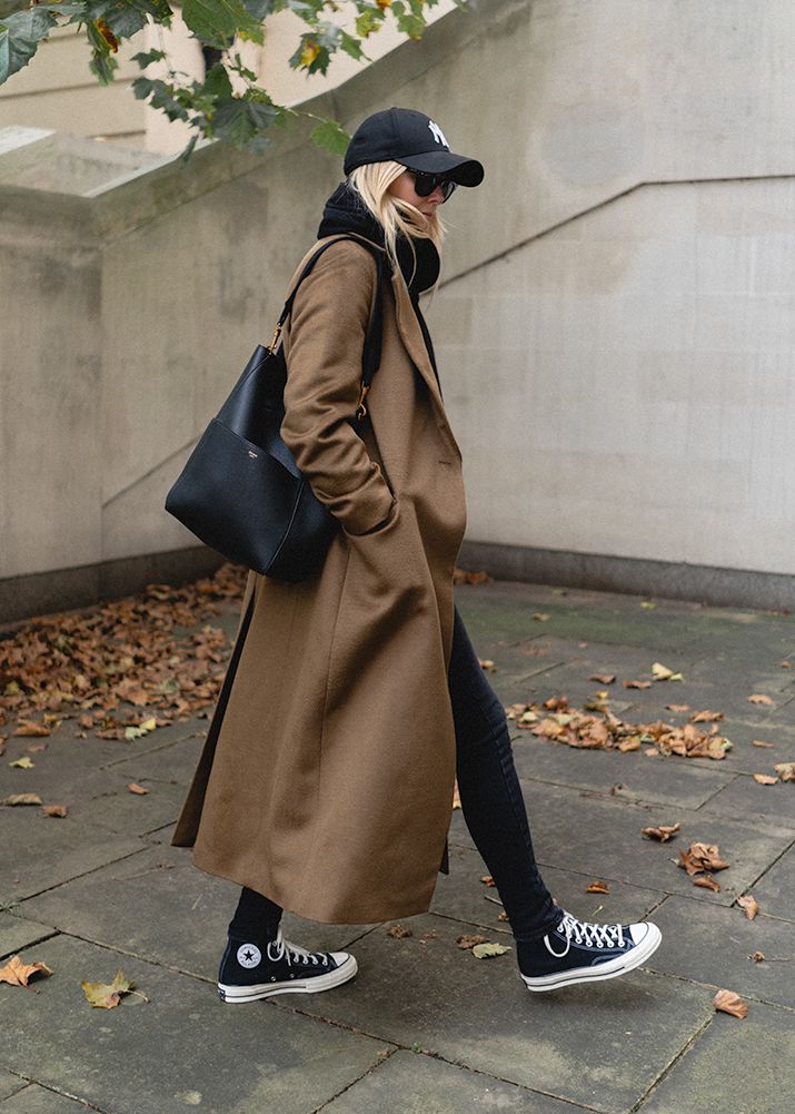 Emma Hill, Mantel Outfit, Baseball Cap Outfit, Mode Mantel, Cap Outfit, Outfits With Converse, Winter Mode, Looks Street Style, Autumn Outfits