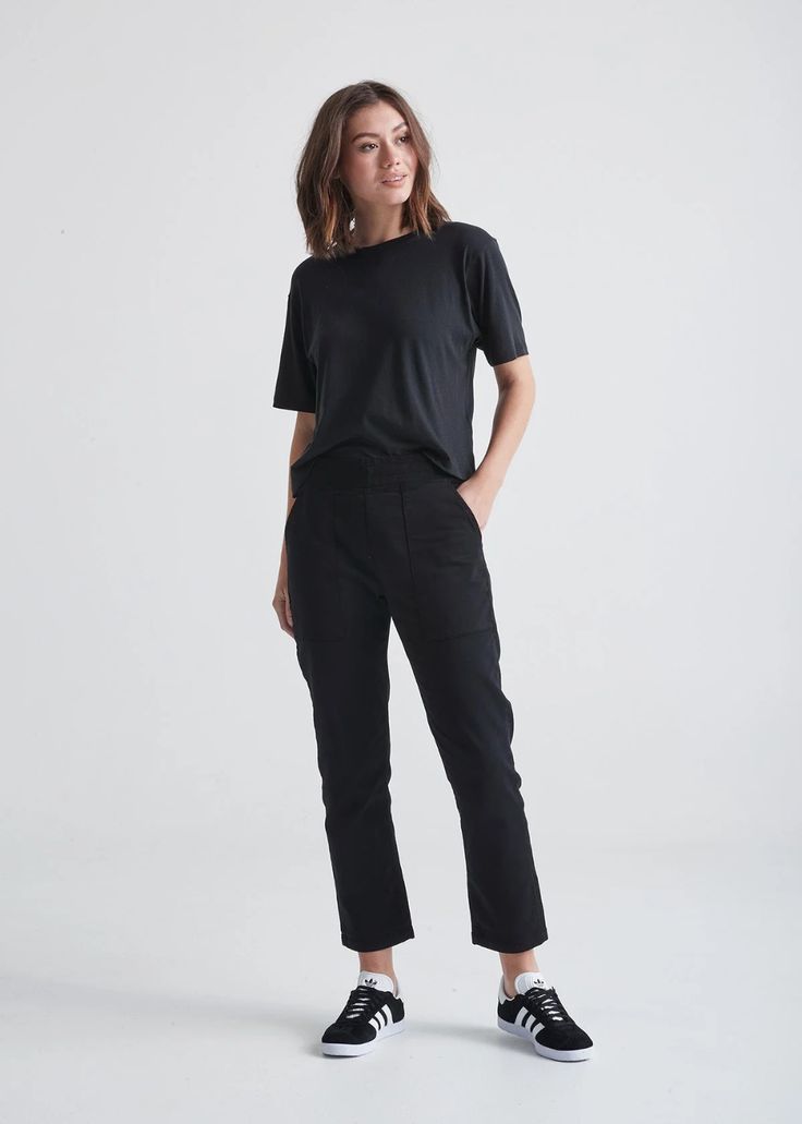 Stretch Tapered Leg Sweatpants For Workwear, Elastic Waistband Straight Leg Sweatpants For Workwear, Ankle-length Sweatpants For Workwear In Fall, Versatile Black Pants With Straight Hem, Black Relaxed Fit Dress Pants, Modern Straight Pants For Everyday, Black Relaxed Fit Work Pants For Business Casual, Chic Everyday Pants With Straight Hem, Chic Workwear Sweatpants